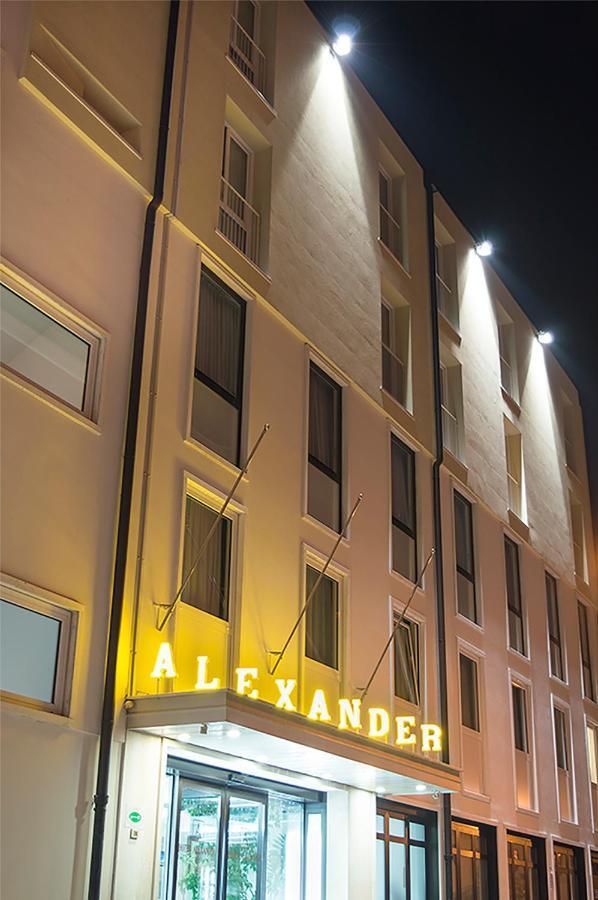 Alexander 4*