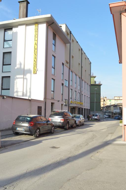Alexander Hotel