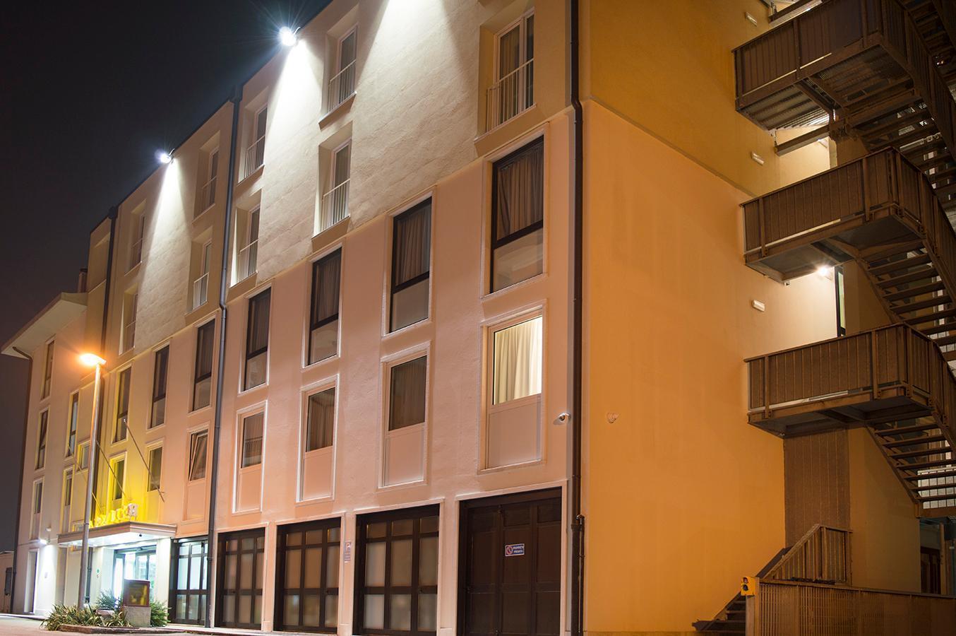 Alexander Hotel