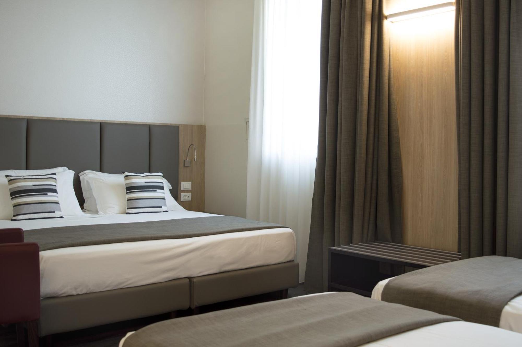 Alexander Hotel