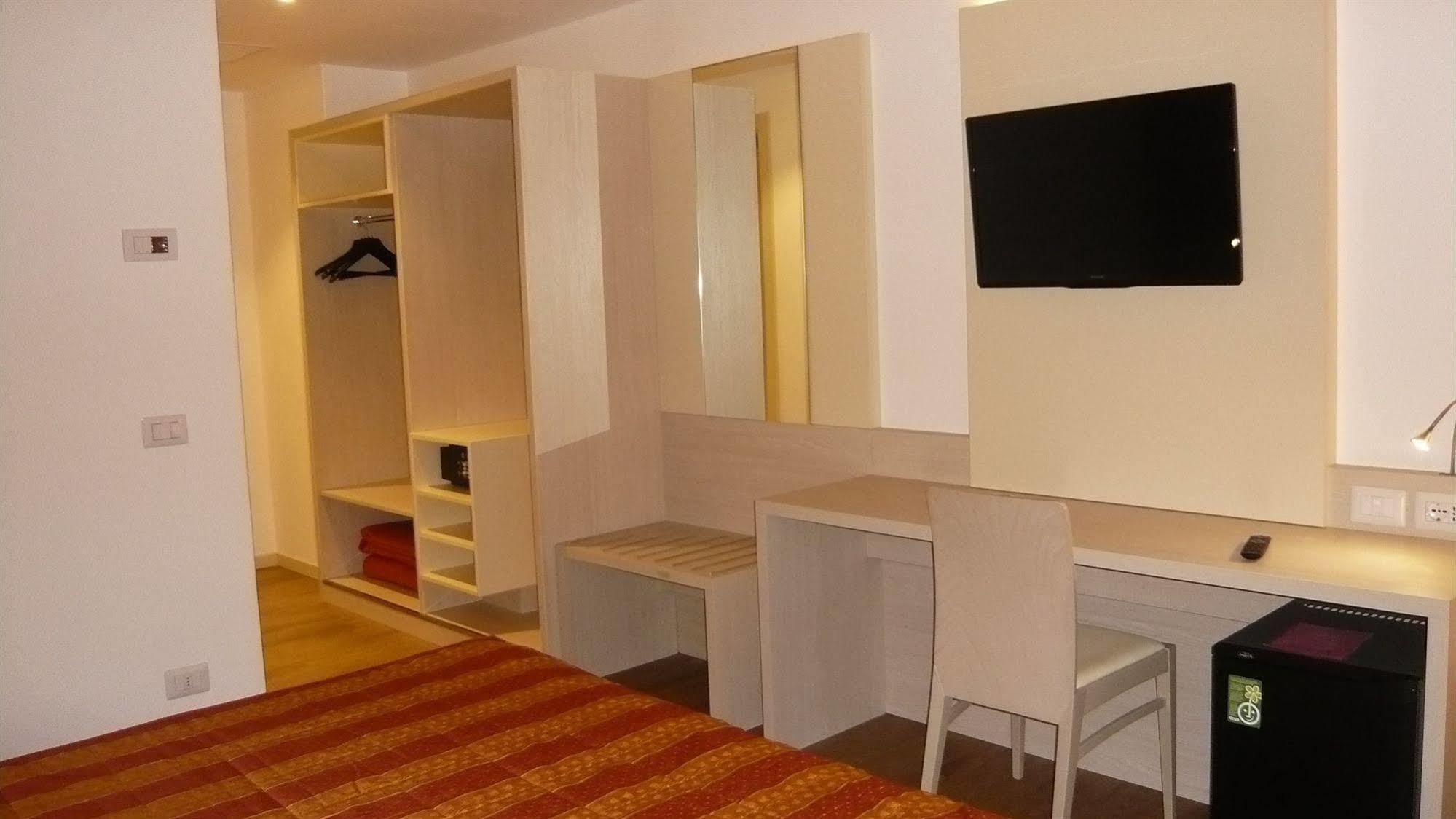 Alexander 4* Mestre